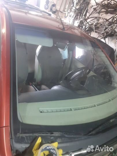 Лобовое стекло Ford Fiesta