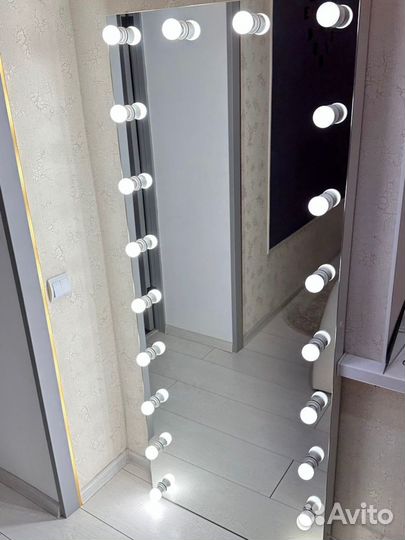 Стол визажиста