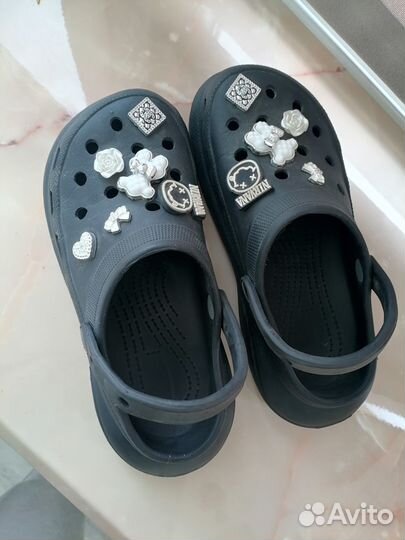 Шлепки девочка