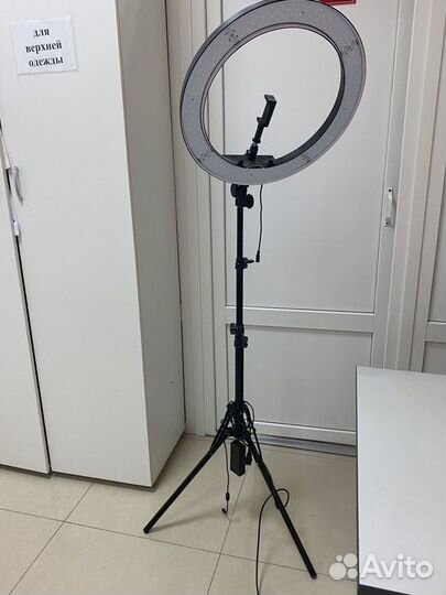 Большая кольцевая лампа со штативом