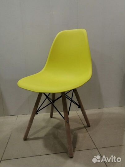 Стул новый «Eames DSW»