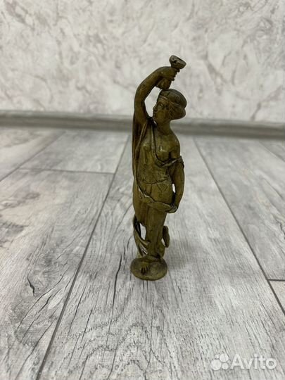 Бронзовая статуэтка девушки, подсвечник