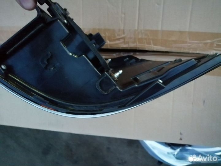 Фонарь задний левый Toyota Land Cruiser J200