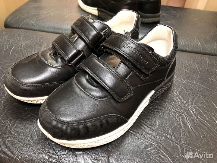 Кроссовки кожаные 35
