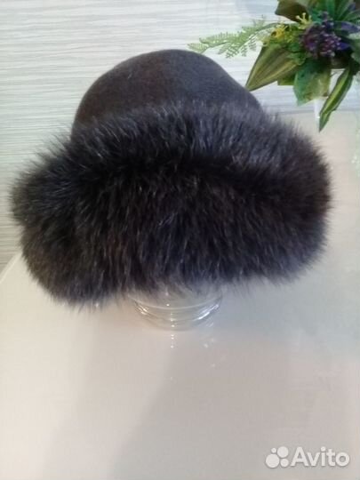 Женская зимняя шапка