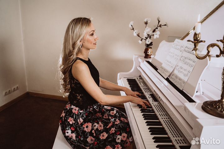 Пианистка на мероприятие