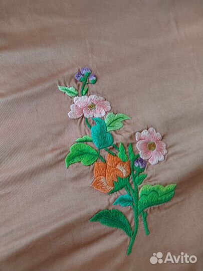 Покрывало шелковое с вышивкой бу