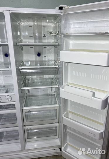 Холодильник side by side by