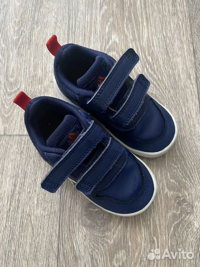 Кроссовки adidas 22