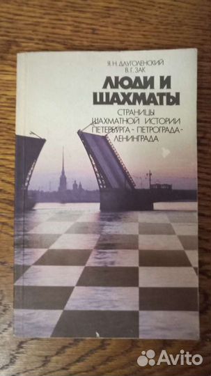 Комплект разных книг