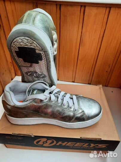 Роликовые кроссовки Heelys
