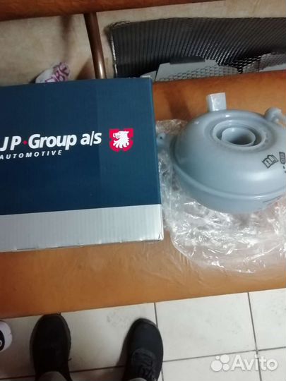 Расширительный бачок новый пассат B8