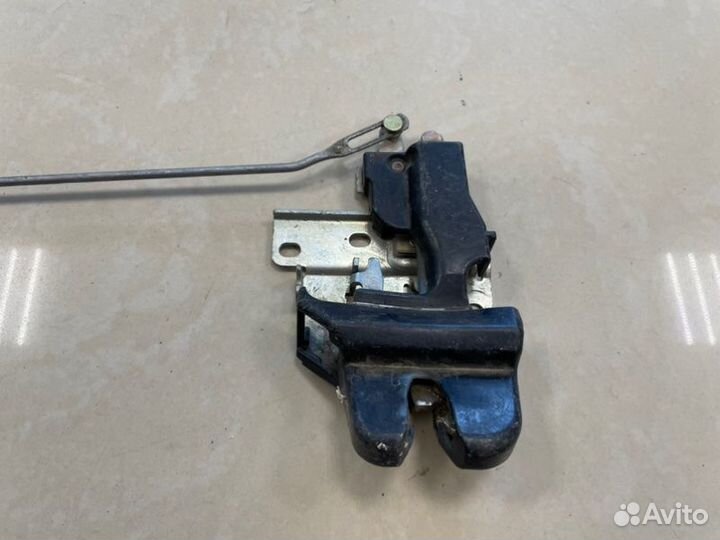 Замок багажника Mitsubishi Lancer 9 4G18 2005