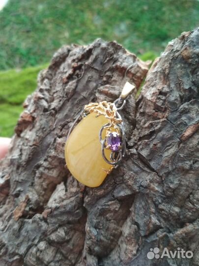 Серебряная подвеска с натуральным янтарем