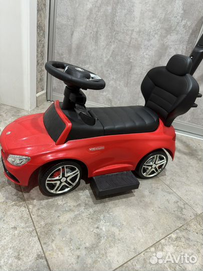 Машинка каталка с ручкой mercedes