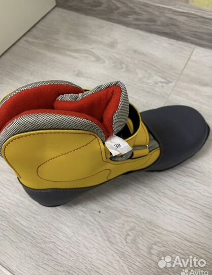 Лыжные ботинки 38