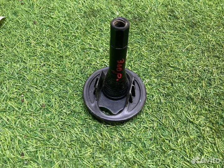 Болт крепления запасного колеса Nissan Almera G15