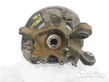 Кулак задний правый 33326774810