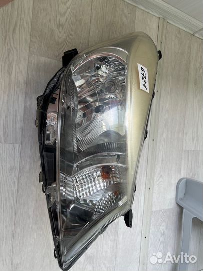 Правая фара vitz