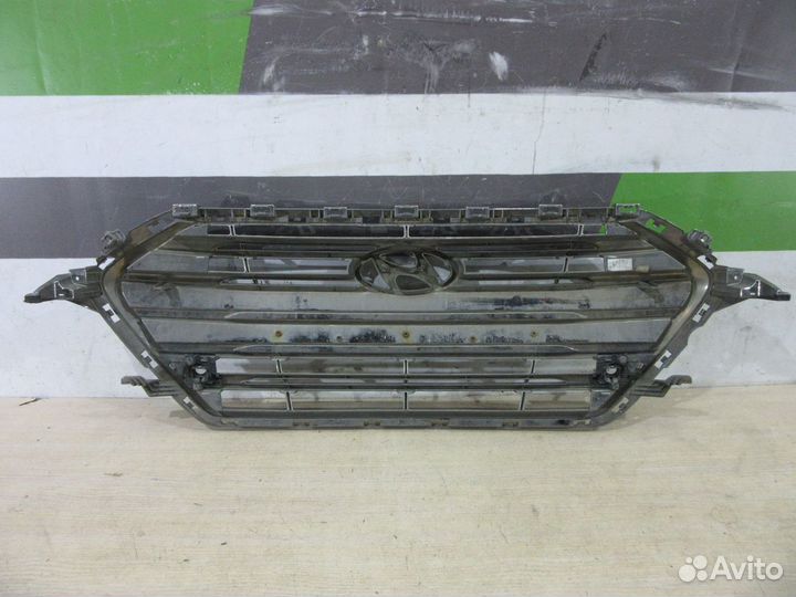 Решетка радиатора Hyundai Elantra с 2016
