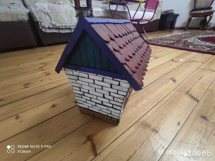 Картонный домик