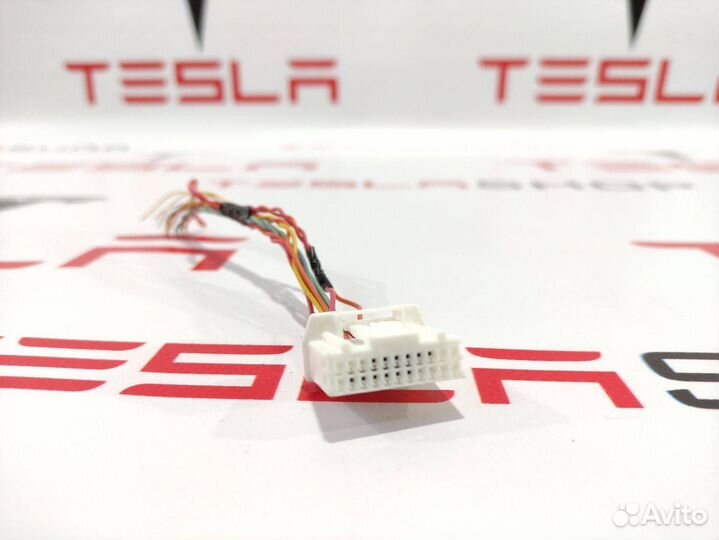 Разъем (фишка) проводки Tesla Model 3