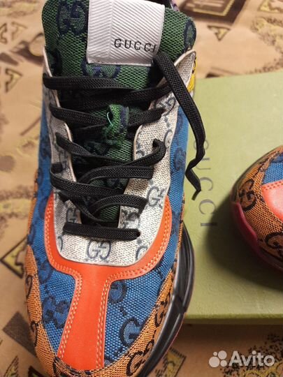 Кроссовки женские