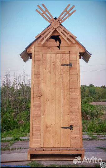 Уличный туалет деревянный
