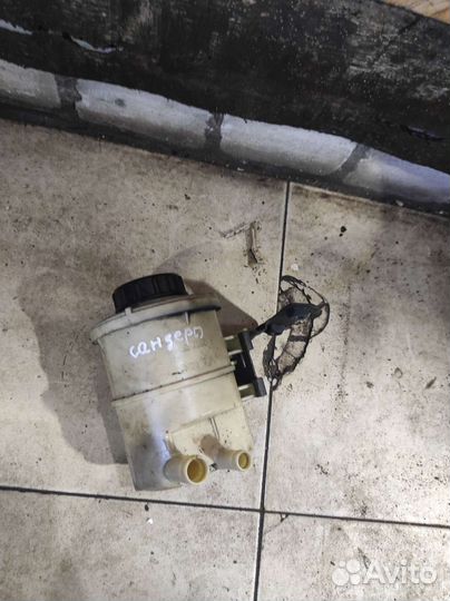 Бачок гур Renault Sandero 1