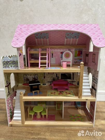 Домик кукольный с мебелью