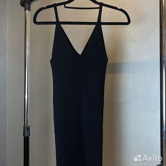 Платье трикотажное на брительках