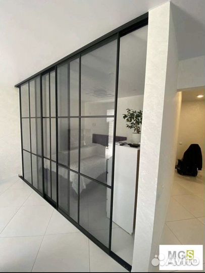 Стеклянная межкомнатная перегородка