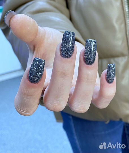 Модель. На маникюр