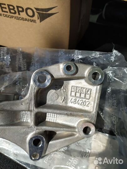 Подушка двигателя citroen с4