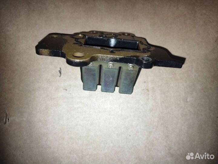 Клапана на лодочный мотор Mercury 9.9-15