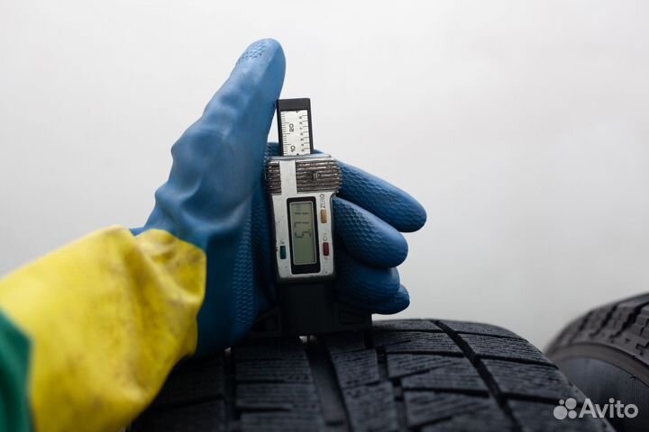 Bridgestone Blizzak Revo GZ 215/60 R17 96S