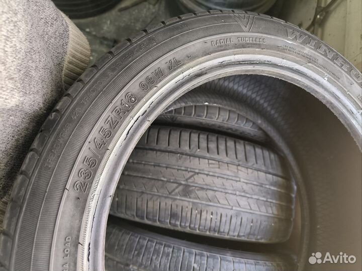 Winrun R330 235/45 R18