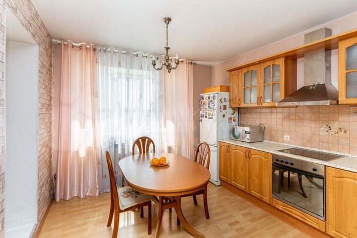 2-к. квартира, 80 м², 9/13 эт.