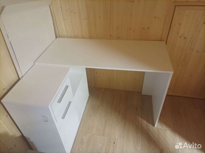 Угловой письменный стол