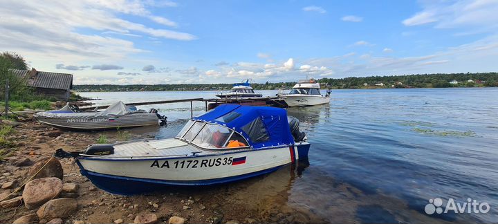 Лодка с мотором