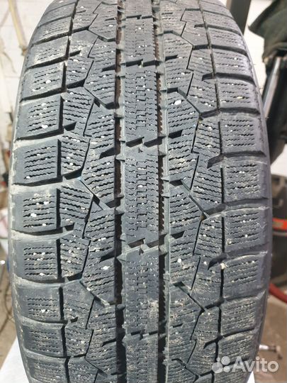 Toyo Observe Garit GIZ 215/50 R17 91Q