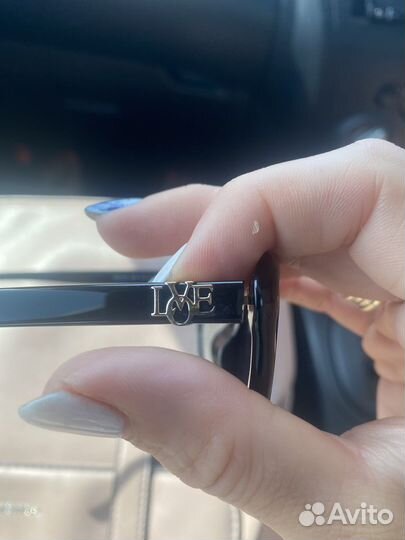 Солнцезащитные очки Love Moschino