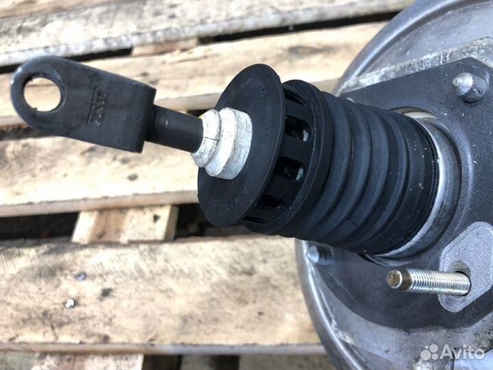 Вакуумный усилитель тормозов Bmw 6 E63 N62B44 2004