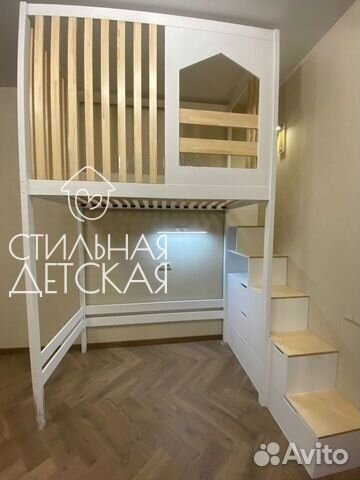 Двухъярусная кровать с сеткой