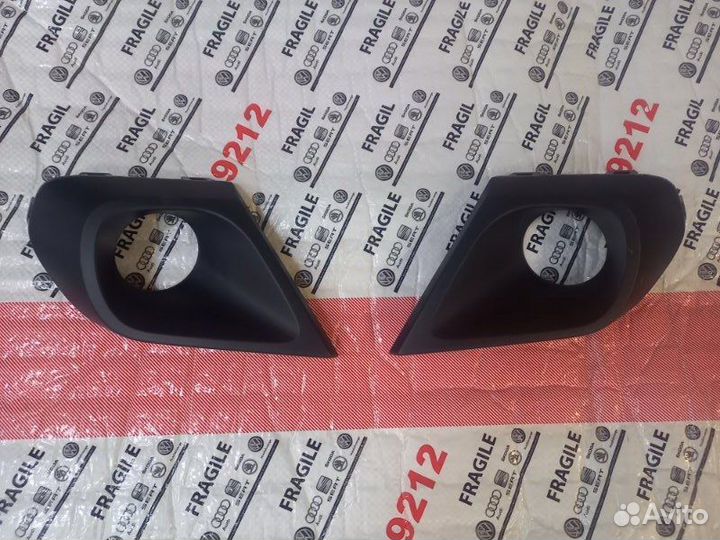 Решетка в бампер накладка птф правая Renault