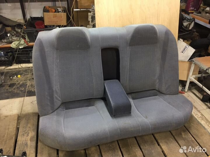 Руль и задние кресла от тойота королла