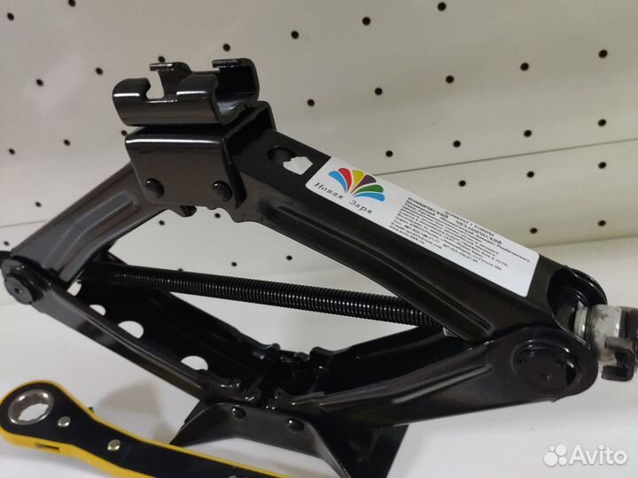 Домкрат с трещоткой 1 т