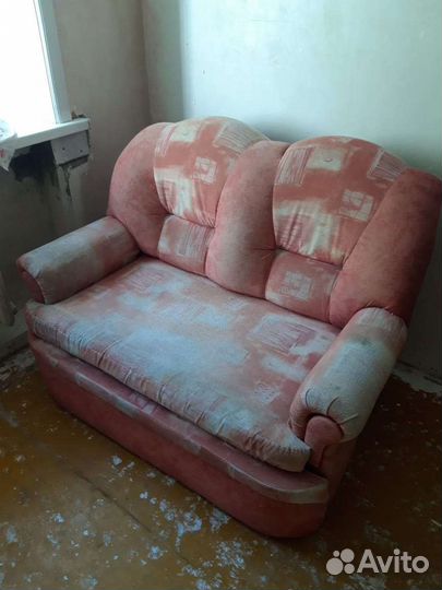 Диван, стол компьютерный, стенка