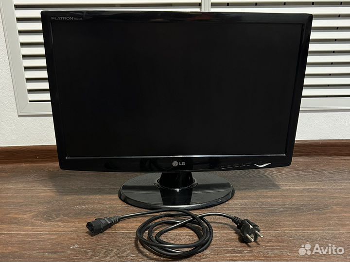Монитор LG Flatron w22438 в отличном состоянии