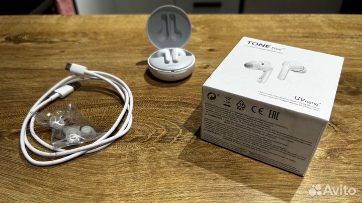 Беспроводные наушники LG tone Free HBS-FN7, белые